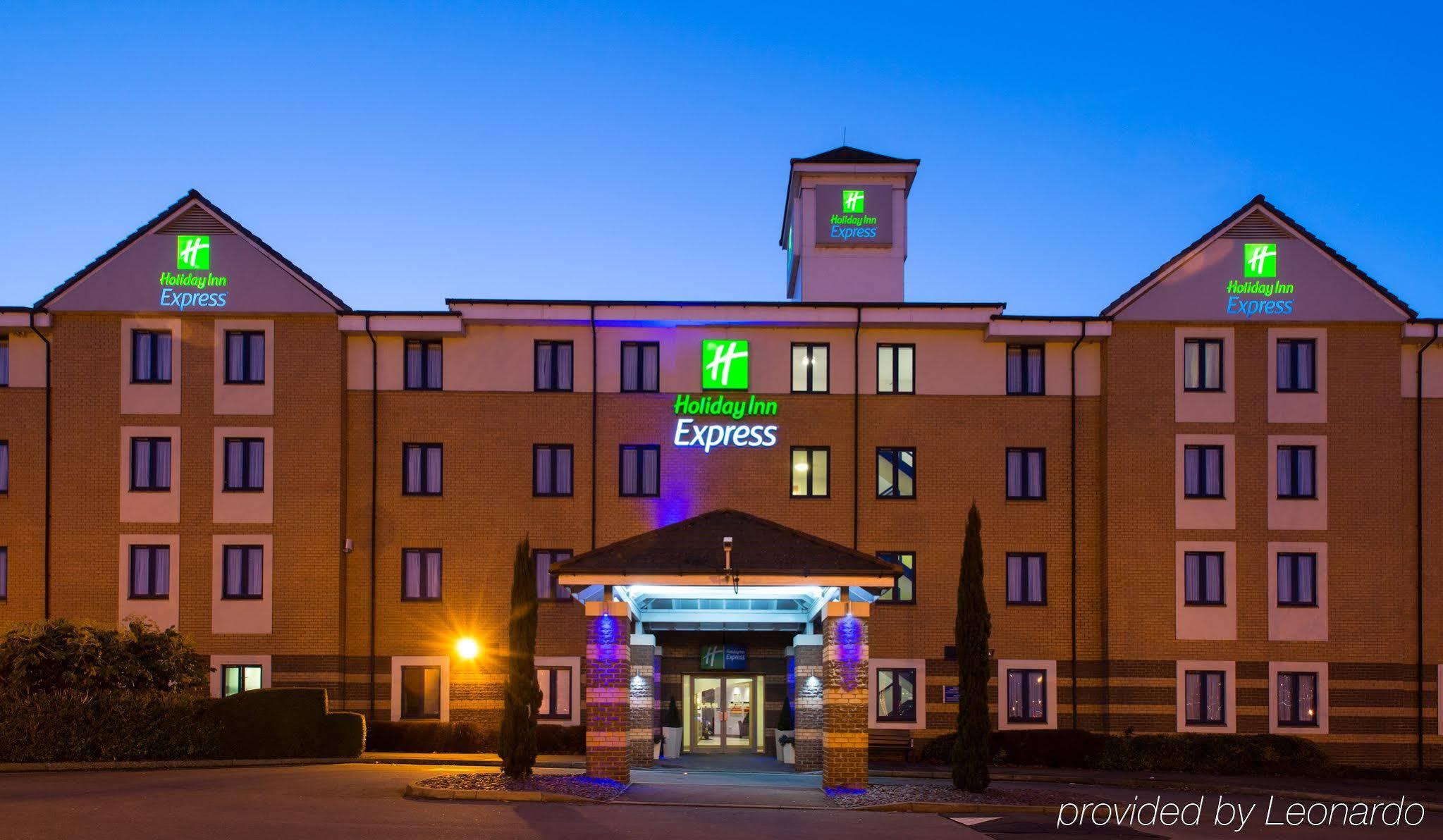 Holiday Inn Express London - Dartford By Ihg Bagian luar foto