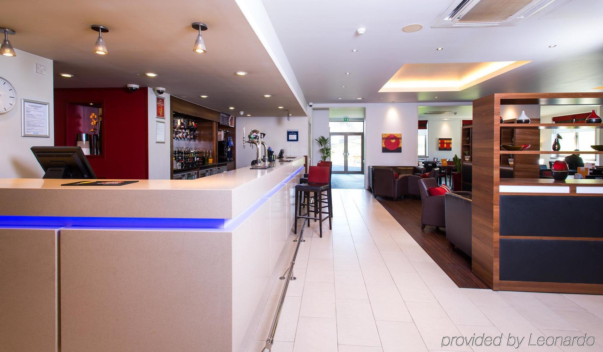 Holiday Inn Express London - Dartford By Ihg Bagian luar foto