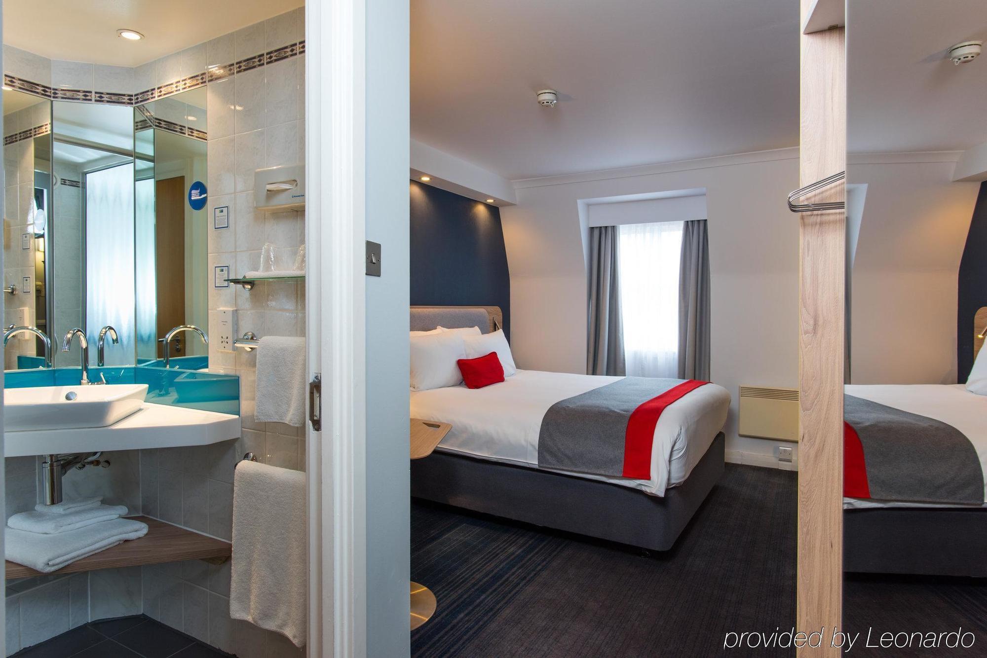Holiday Inn Express London - Dartford By Ihg Bagian luar foto