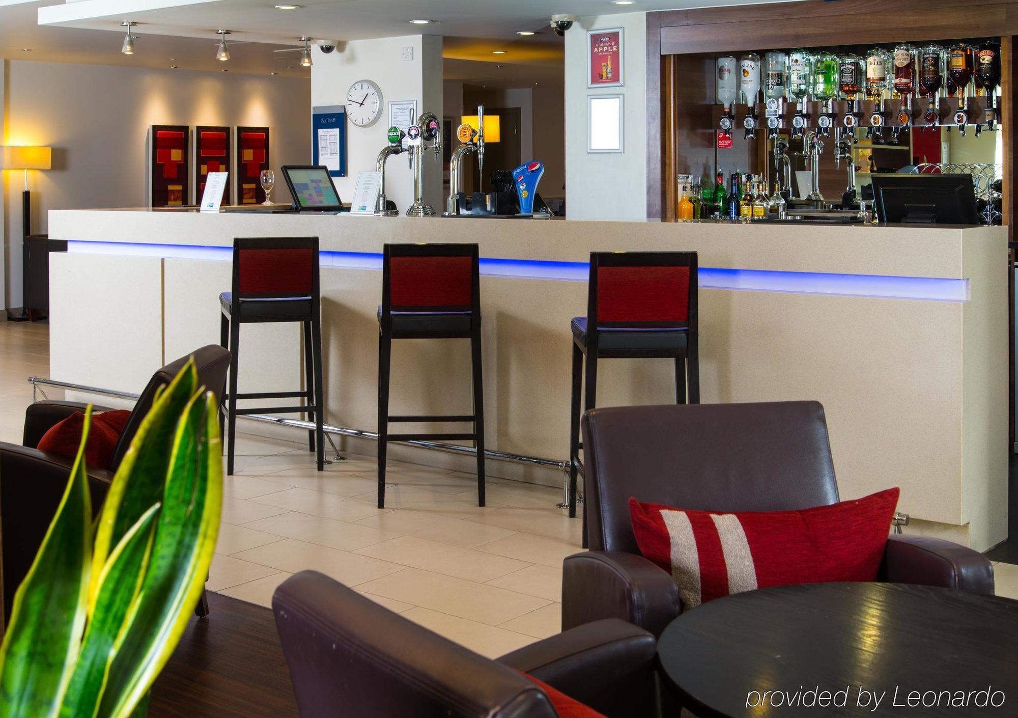 Holiday Inn Express London - Dartford By Ihg Bagian luar foto