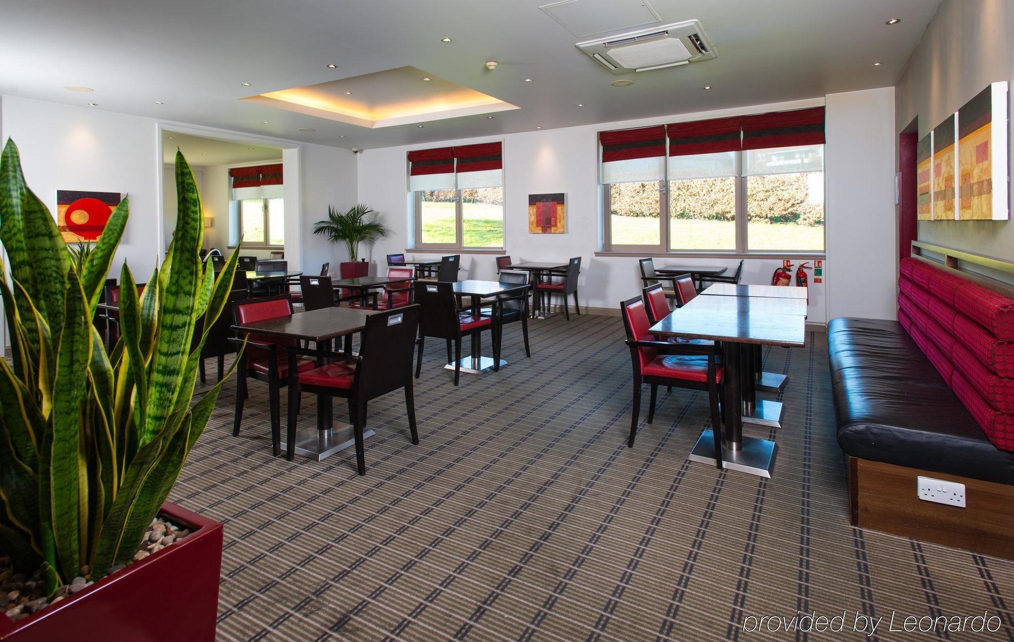 Holiday Inn Express London - Dartford By Ihg Bagian luar foto