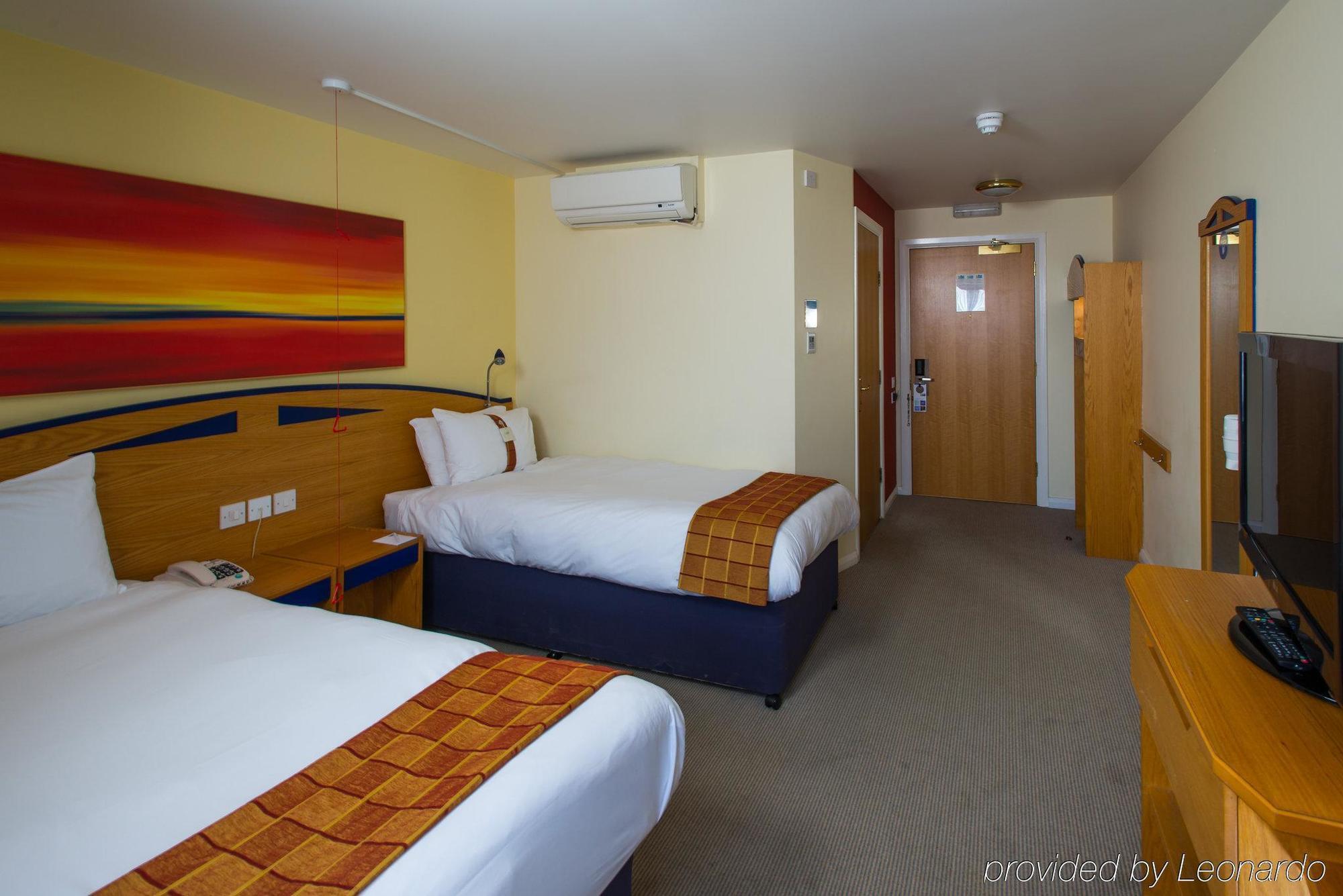 Holiday Inn Express London - Dartford By Ihg Bagian luar foto