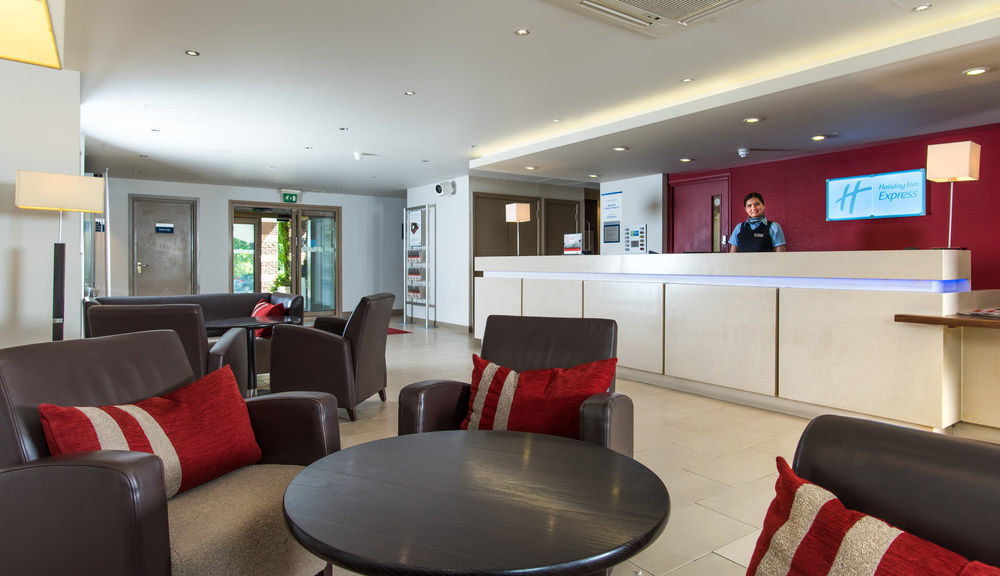 Holiday Inn Express London - Dartford By Ihg Bagian luar foto