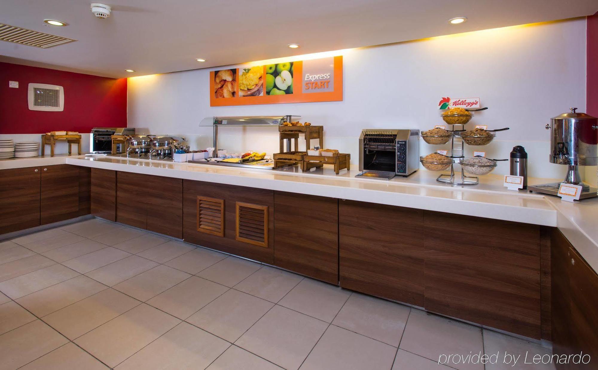 Holiday Inn Express London - Dartford By Ihg Bagian luar foto