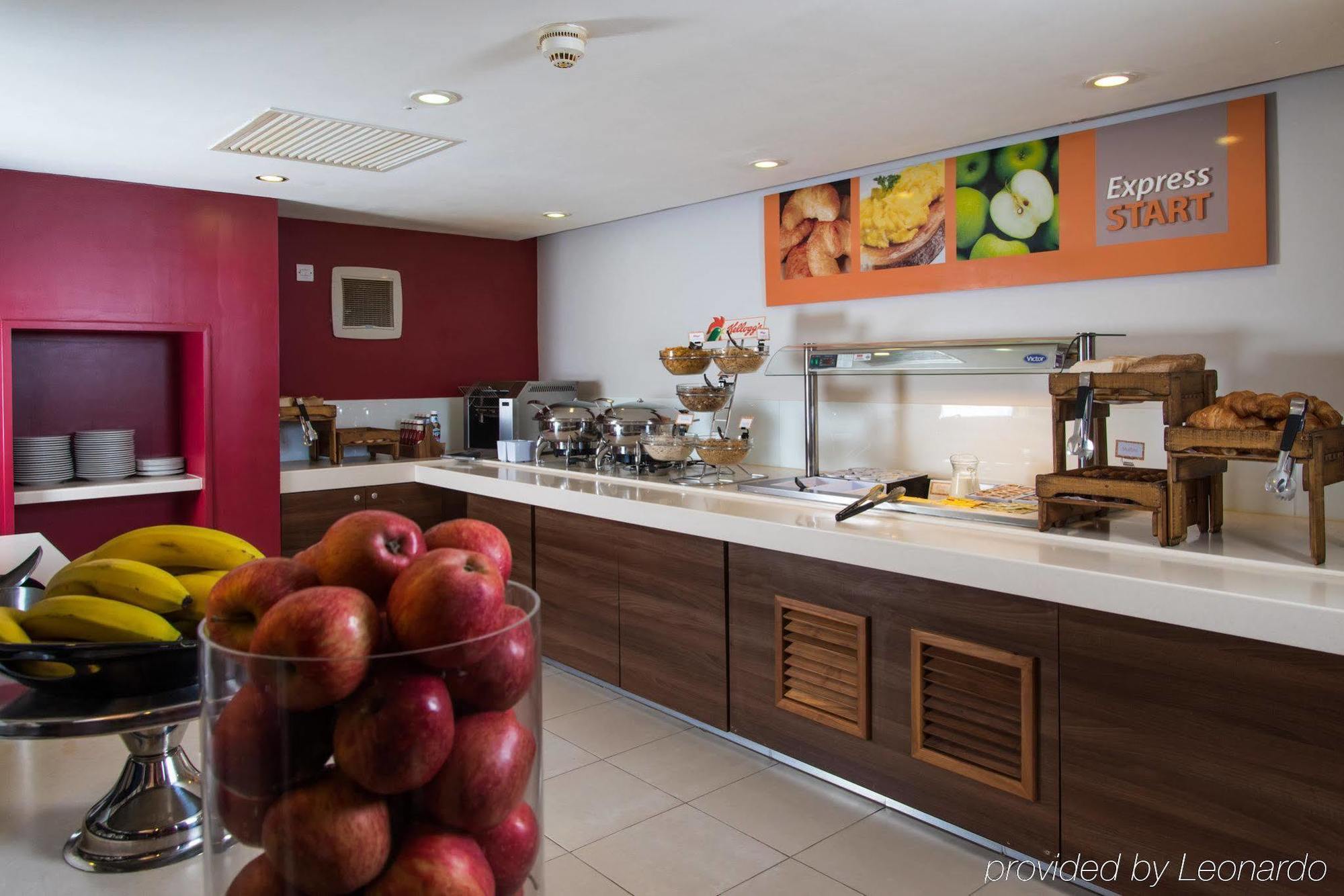 Holiday Inn Express London - Dartford By Ihg Bagian luar foto