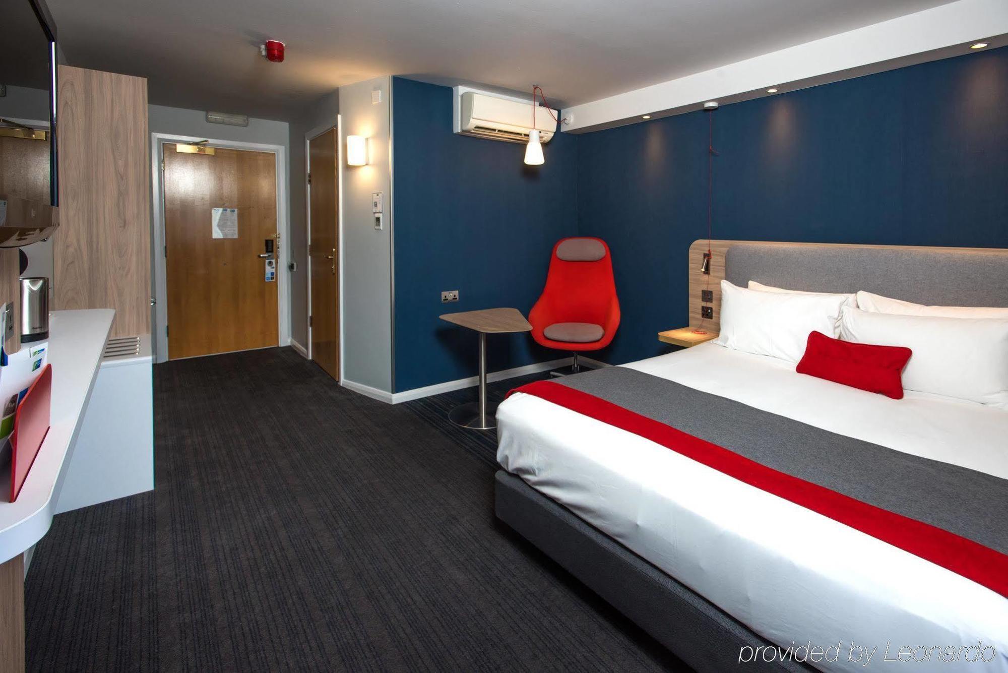 Holiday Inn Express London - Dartford By Ihg Bagian luar foto