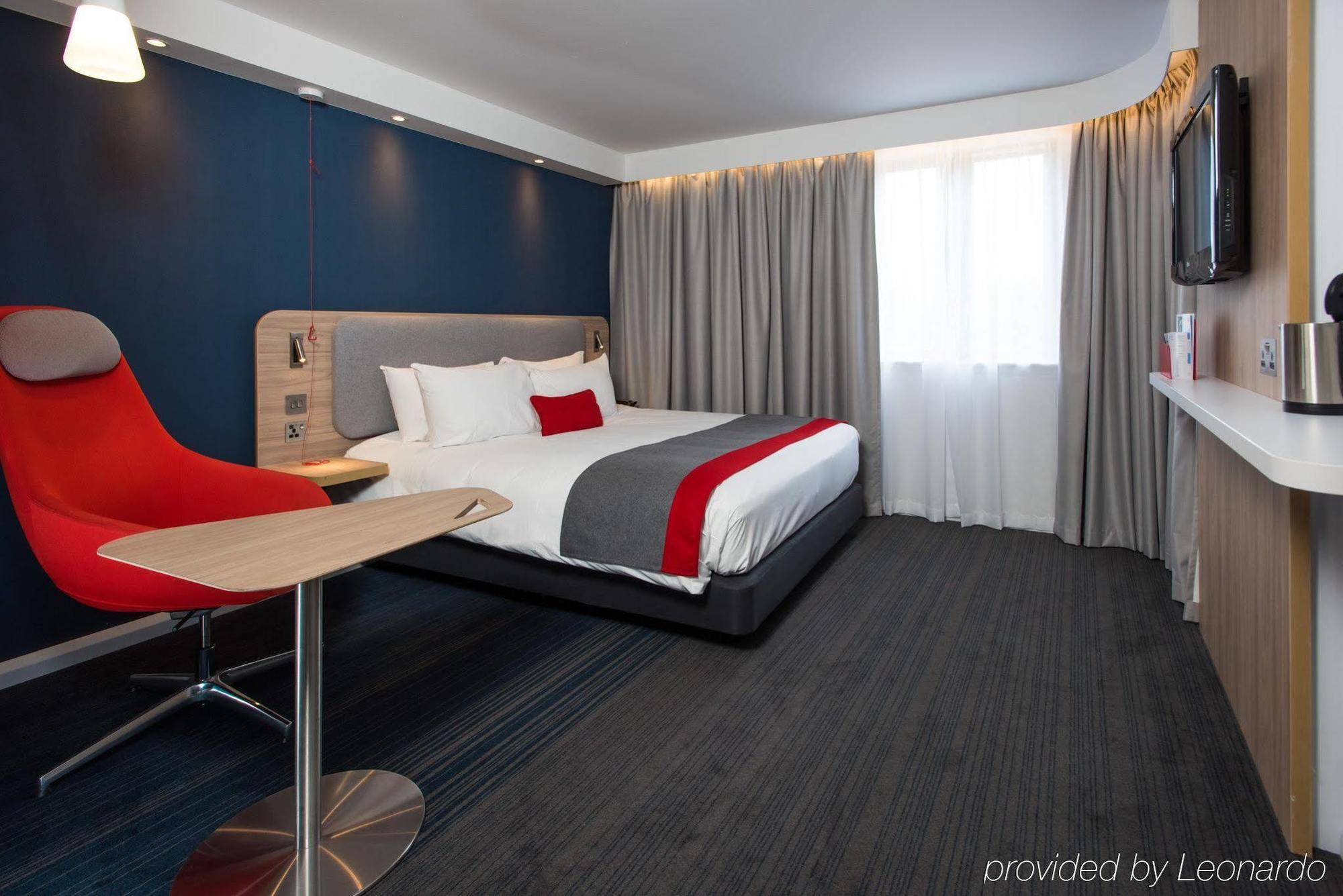 Holiday Inn Express London - Dartford By Ihg Bagian luar foto