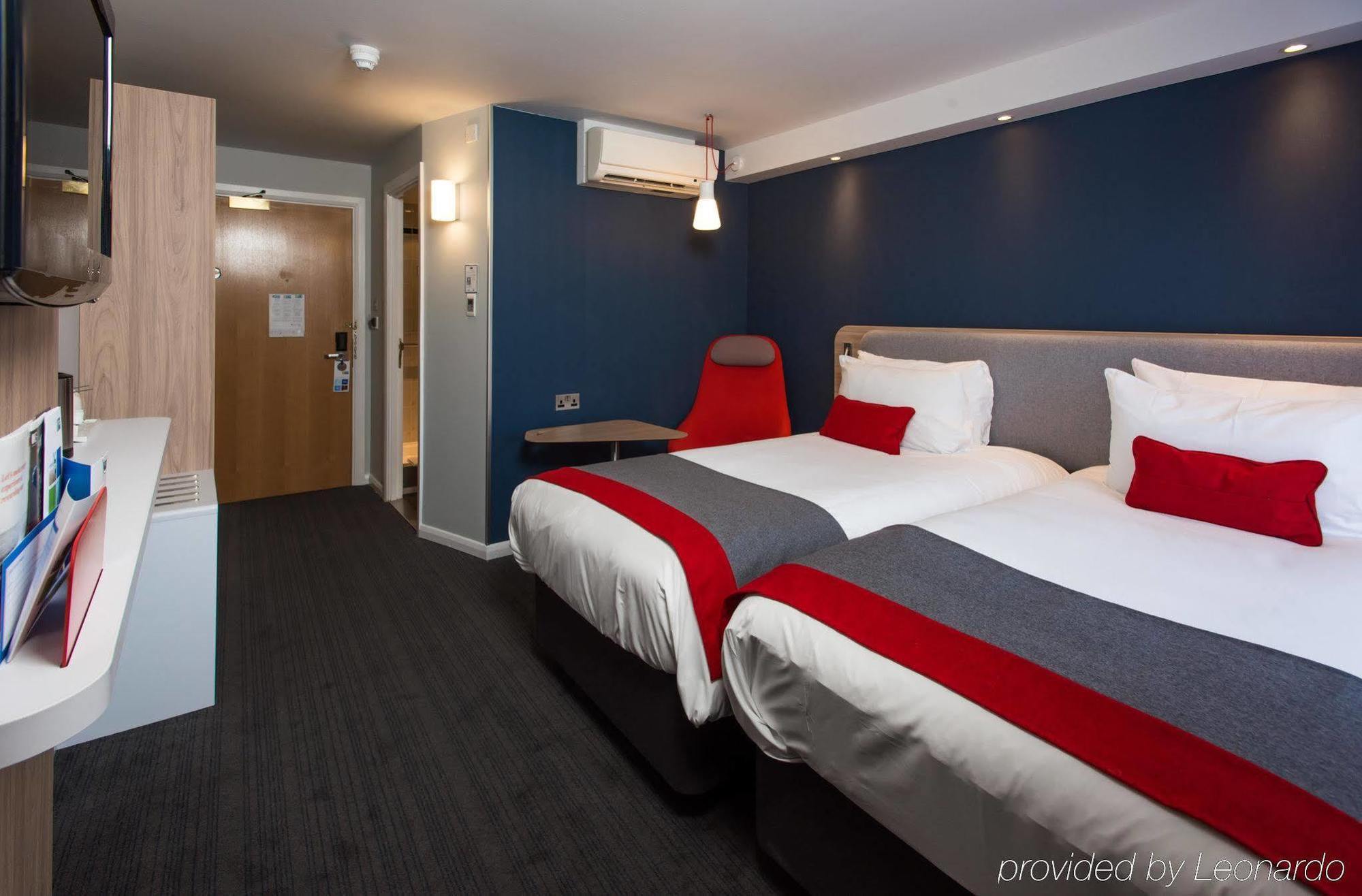 Holiday Inn Express London - Dartford By Ihg Bagian luar foto