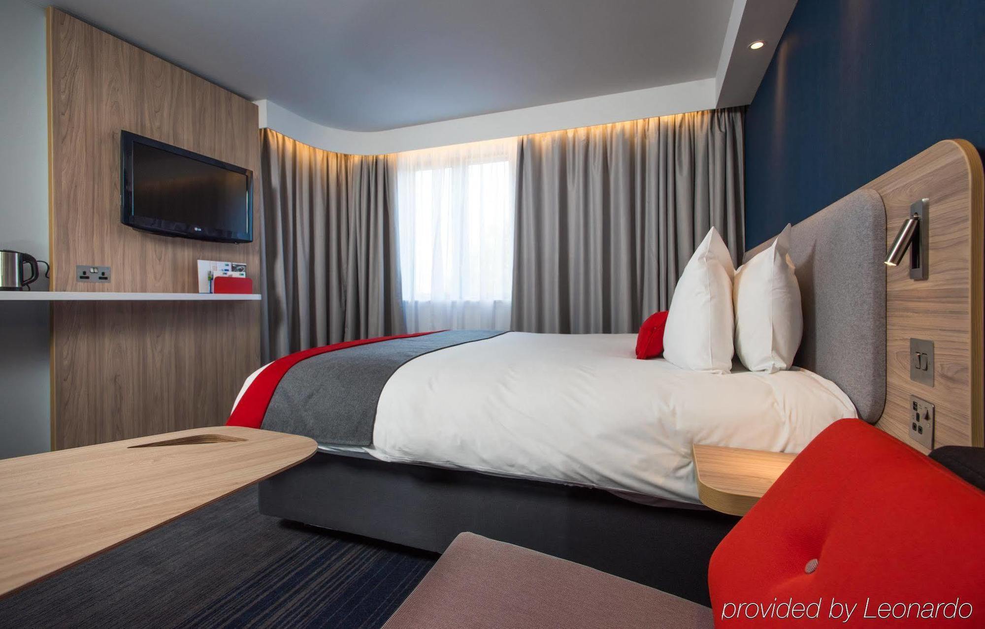 Holiday Inn Express London - Dartford By Ihg Bagian luar foto