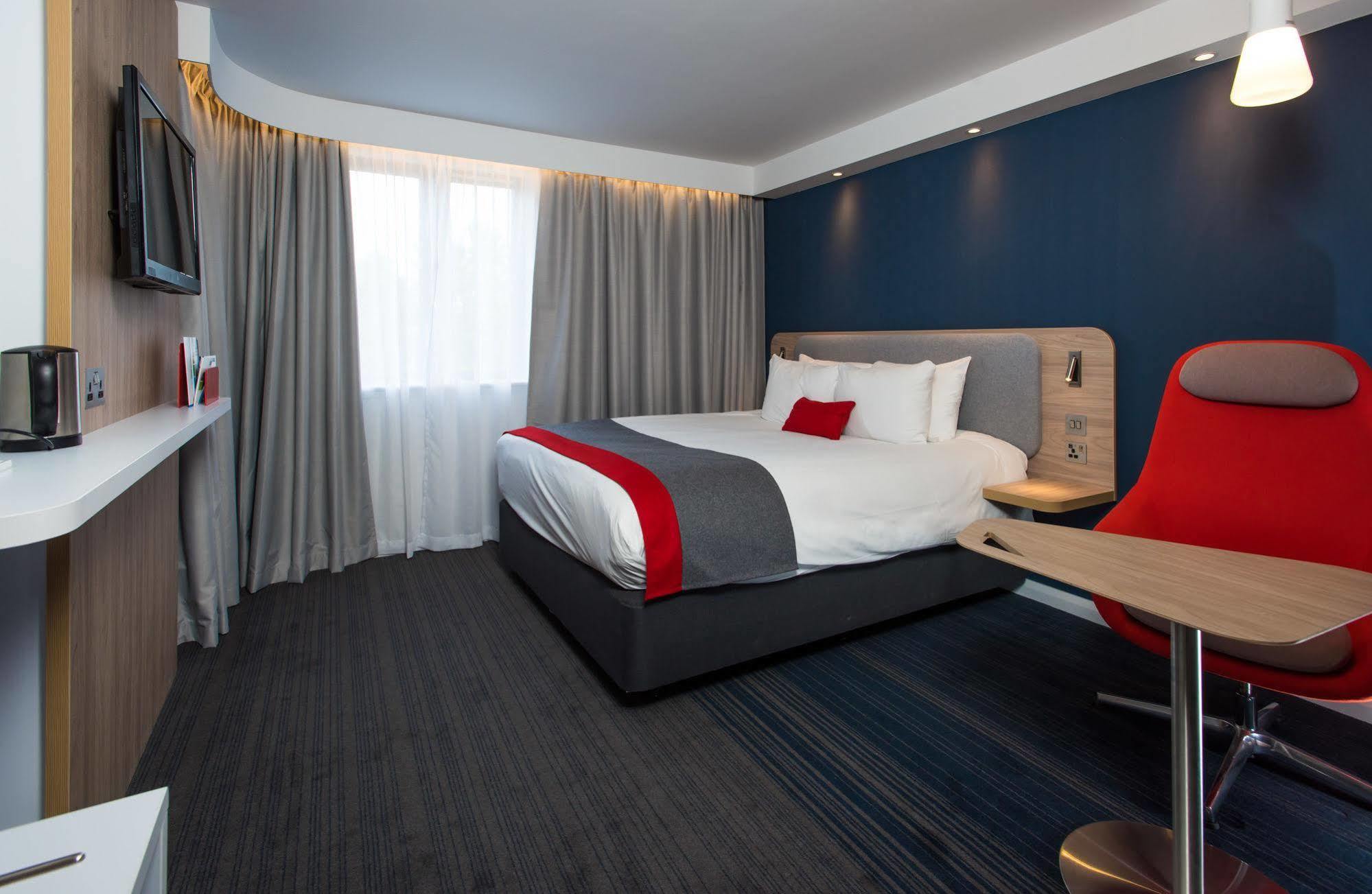 Holiday Inn Express London - Dartford By Ihg Bagian luar foto