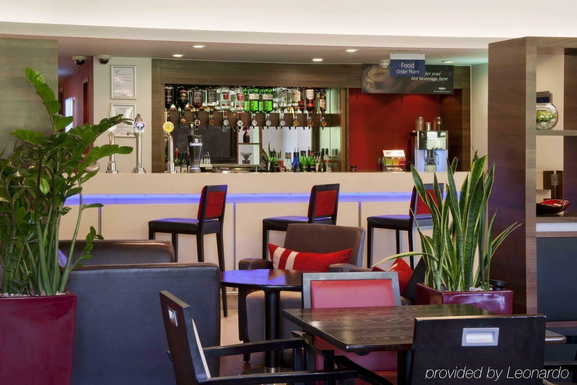 Holiday Inn Express London - Dartford By Ihg Bagian luar foto